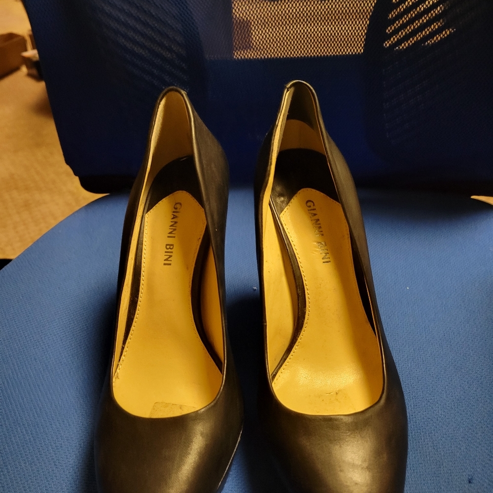 Gianni Bini black heels
